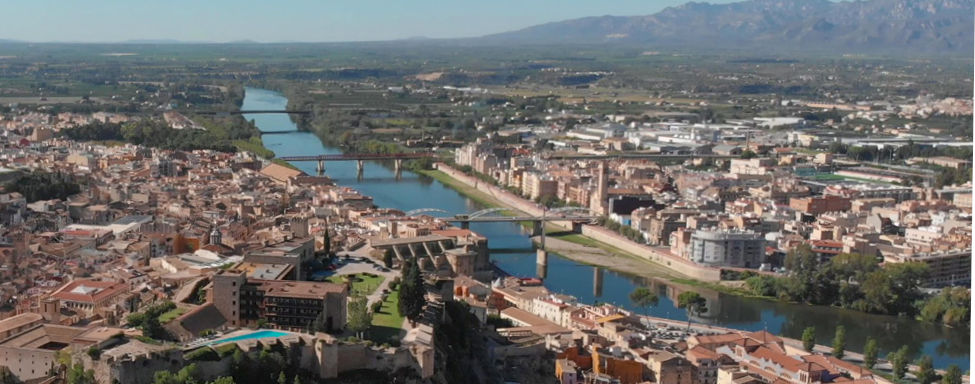 Vista panoràmica de la ciutat de Tortosa, on ja fa catorze anys la Cambra de Comerç reclamava construir el principal port fluvial